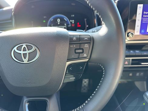 Used 2025 Toyota Camry SE image 15