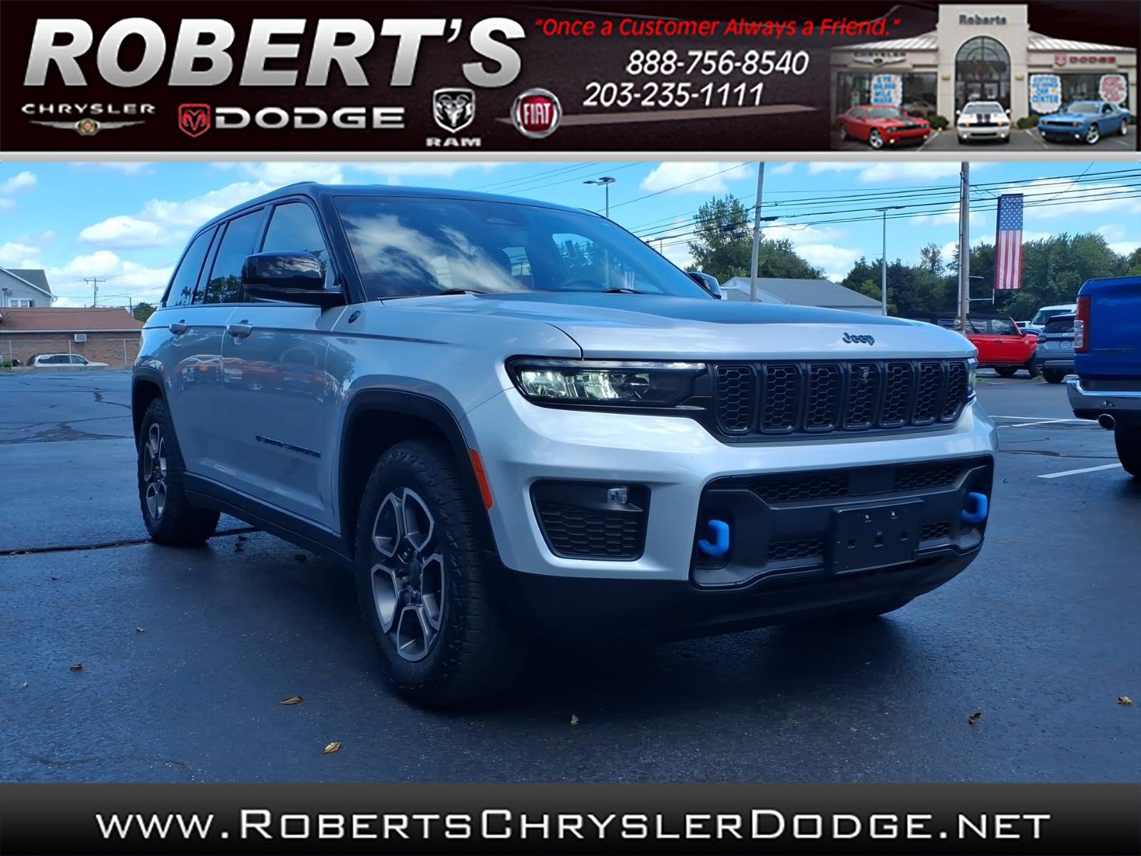 Certified 2023 Jeep Grand Cherokee Trailhawk w/ Luxury Tech Group III AWD/4WD image 1
