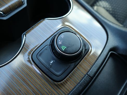 Used 2023 GMC Acadia SLE FWD image 51