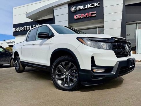 Used 2025 Honda Ridgeline Sport image 3