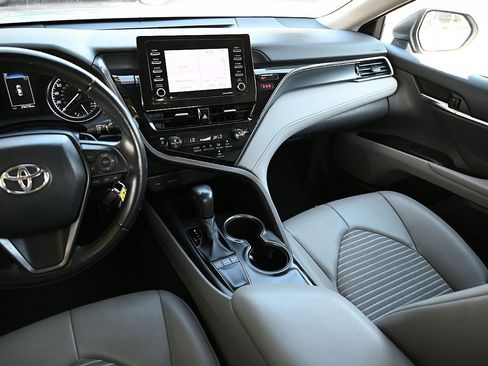 Used 2023 Toyota Camry SE image 17