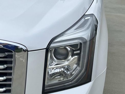 Used 2020 GMC Yukon XL Denali w/ Denali Premium Package image 9