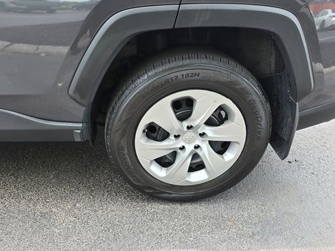 Used 2021 Toyota RAV4 LE AWD/4WD image 4