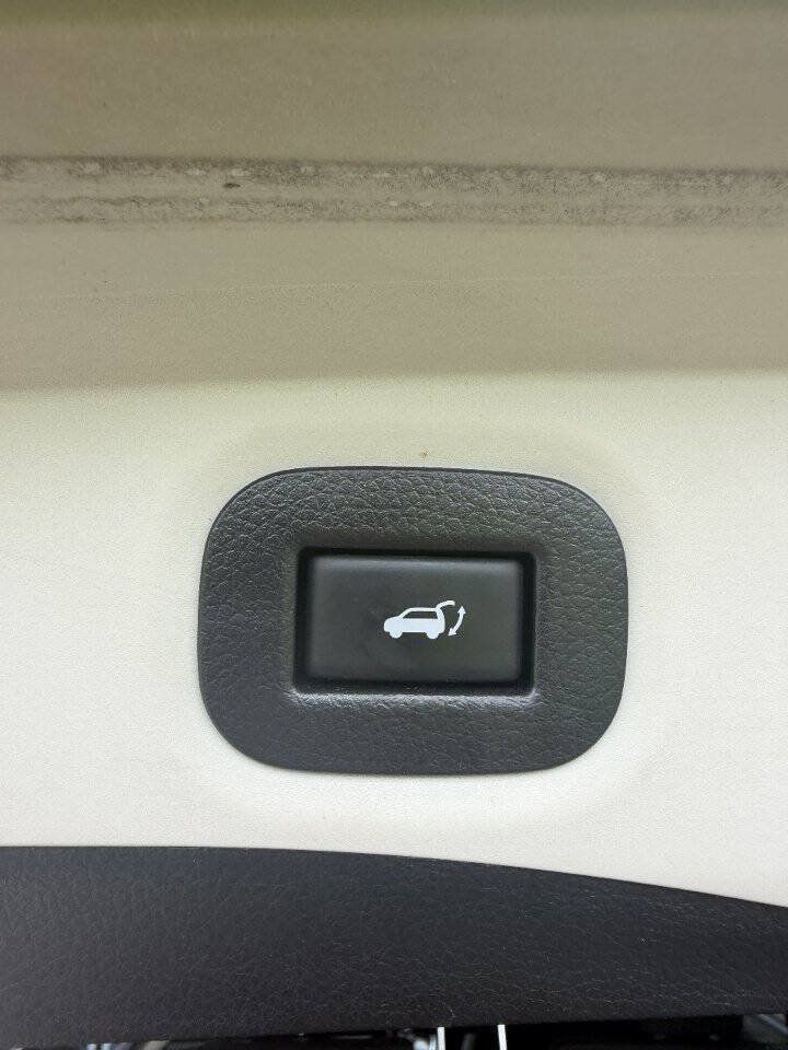 Used 2015 Nissan Rogue SV w/ SV Premium Package FWD image 18