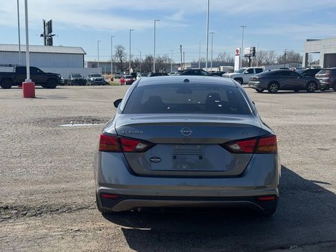 Used 2024 Nissan Altima 2.5 SV image 4