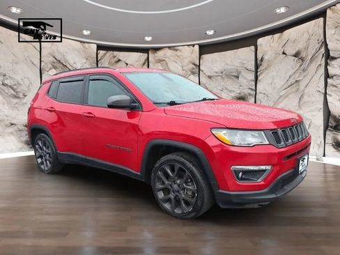 Used 2021 Jeep Compass Latitude FWD image 3