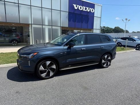 Used 2025 Volvo EX90 Ultra AWD/4WD image 2