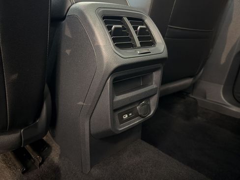 Used 2022 Volkswagen Tiguan SE R-Line FWD image 33