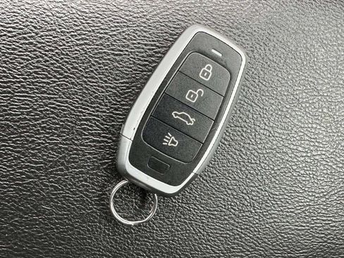 Used 2019 Jeep Compass Latitude w/ Cold Weather Group FWD image 33