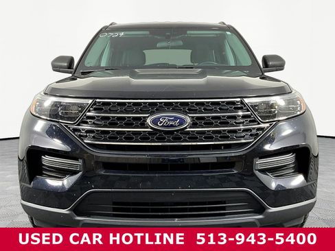 Used 2023 Ford Explorer XLT AWD/4WD image 2