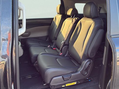 New 2026 Kia Carnival LXS image 16