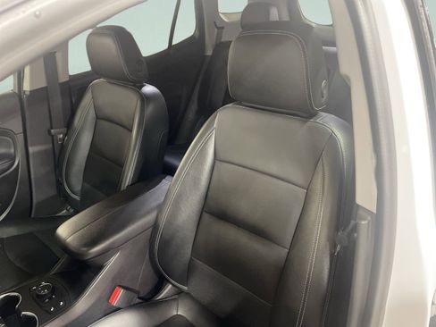 Used 2024 GMC Terrain SLT image 14