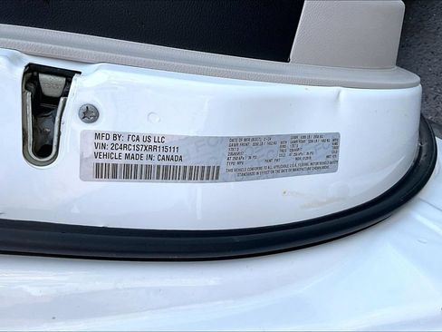 Used 2024 Chrysler Pacifica Limited FWD image 19