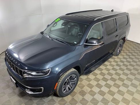 Used 2023 Jeep Wagoneer L Series II AWD/4WD image 9