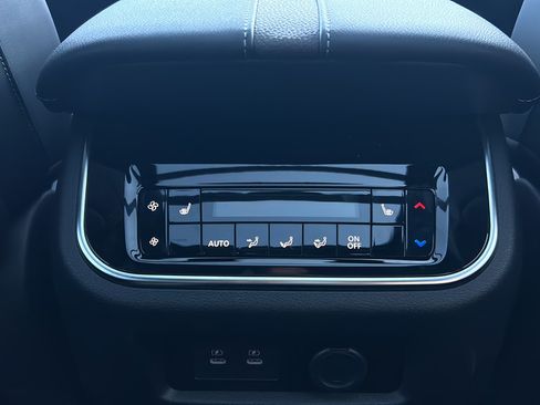 Used 2025 Nissan Armada Platinum Reserve AWD/4WD image 19