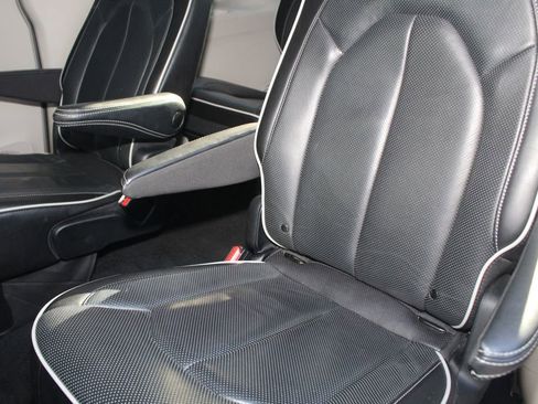 Used 2023 Chrysler Pacifica Limited w/ Uconnect Theater Family Group AWD/4WD image 23