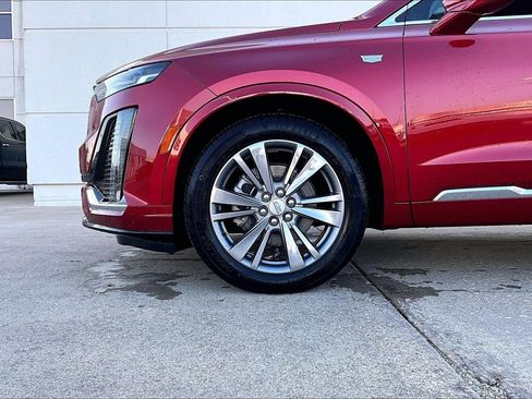Used 2025 Cadillac XT6 Premium Luxury image 2