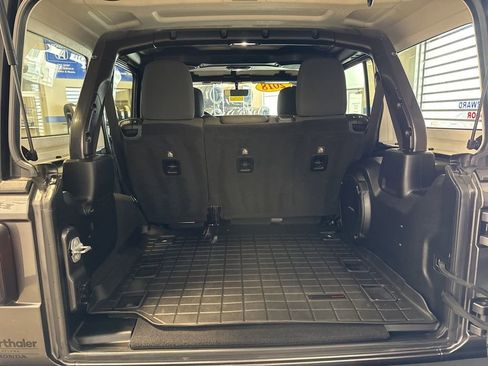 Used 2018 Jeep Wrangler Unlimited Rubicon image 26