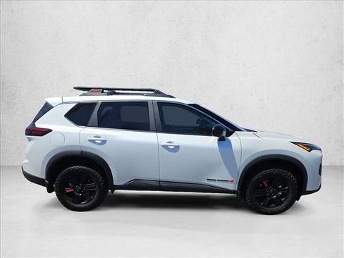 Certified 2025 Nissan Rogue SV AWD/4WD image 4
