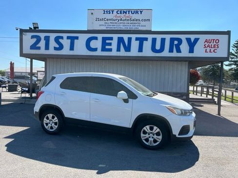 Used 2018 Chevrolet Trax LS FWD image 1