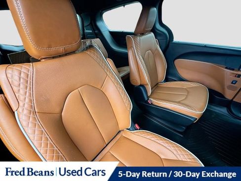 Used 2024 Chrysler Pacifica Pinnacle FWD image 36