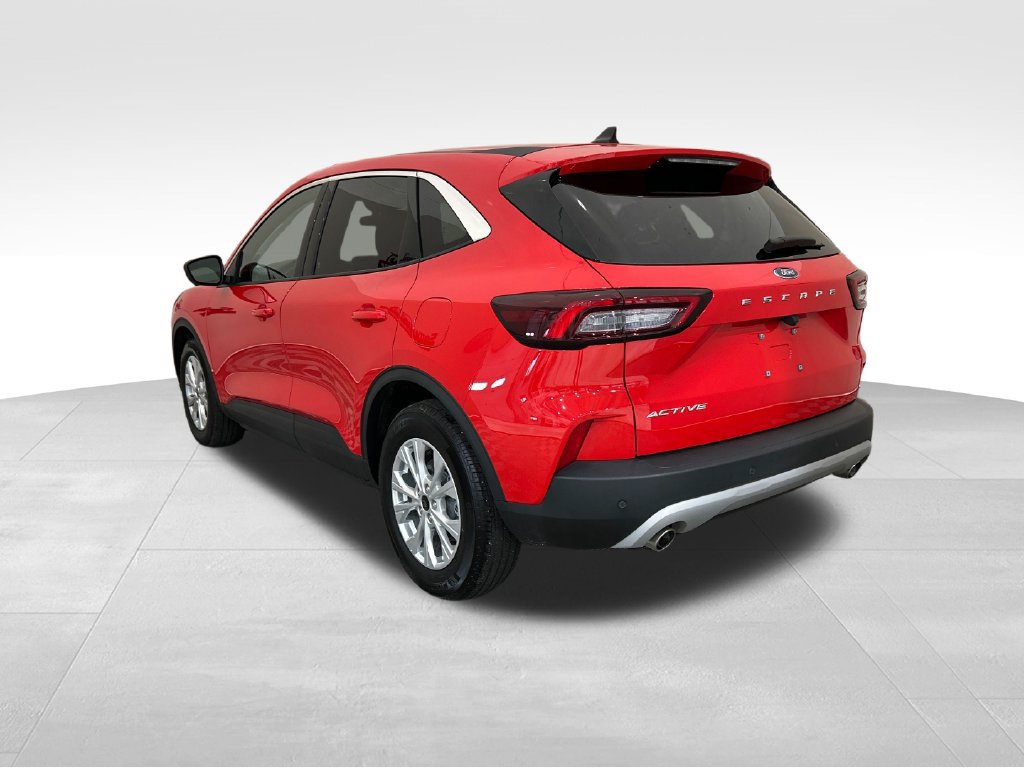 Used 2024 Ford Escape Active w/ Tech Pack #2 FWD image 3