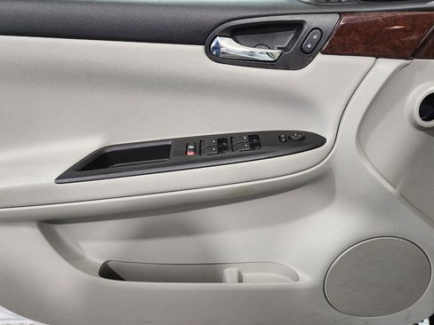 Used 2010 Chevrolet Impala LT FWD image 16