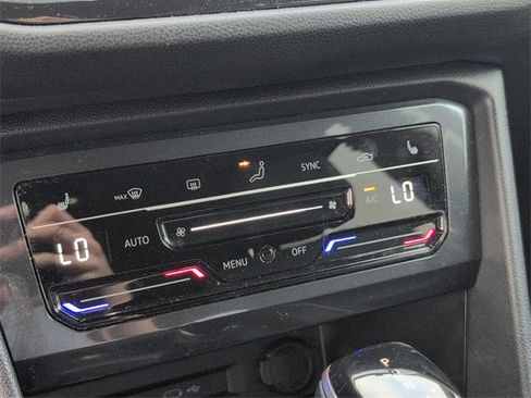 Used 2022 Volkswagen Tiguan SE image 18