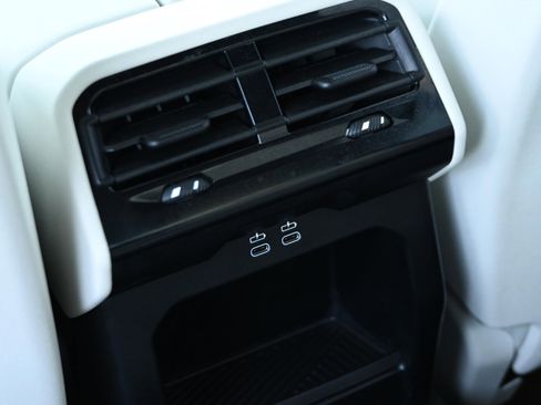 Certified 2024 BMW 530i 530i w/ Convenience Package image 27