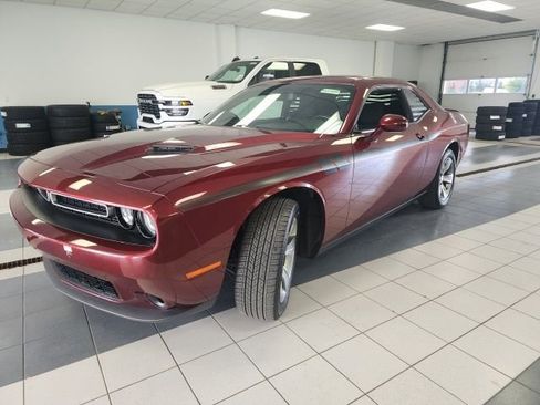 Used 2019 Dodge Challenger SXT RWD image 7