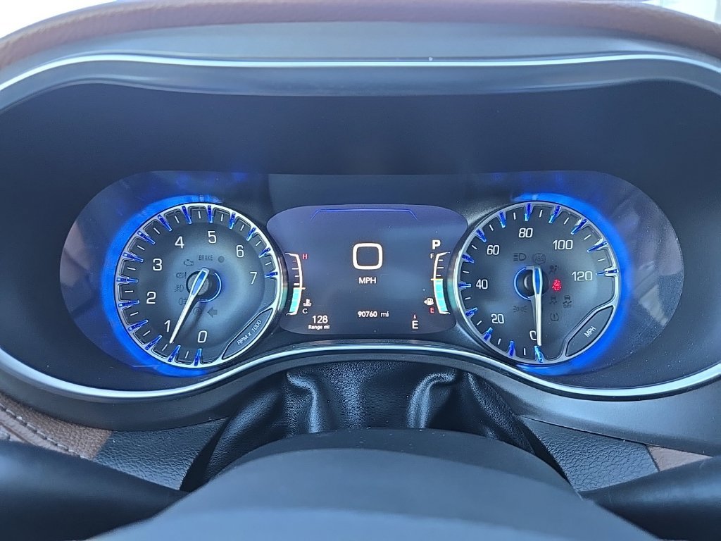 Used 2018 Chrysler Pacifica Limited w/ Tire & Wheel Group FWD image 44