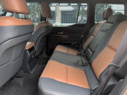 Used 2024 Lexus GX 550 w/ Cold Area Package AWD/4WD image 24