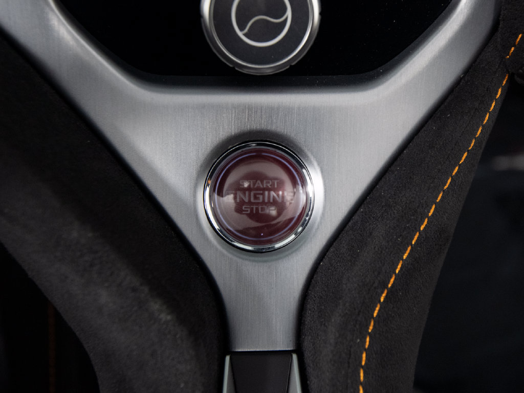 Used 2024 McLaren 750S Spider RWD image 27