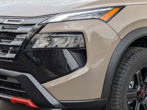 Certified 2025 Nissan Rogue SV AWD/4WD image 9