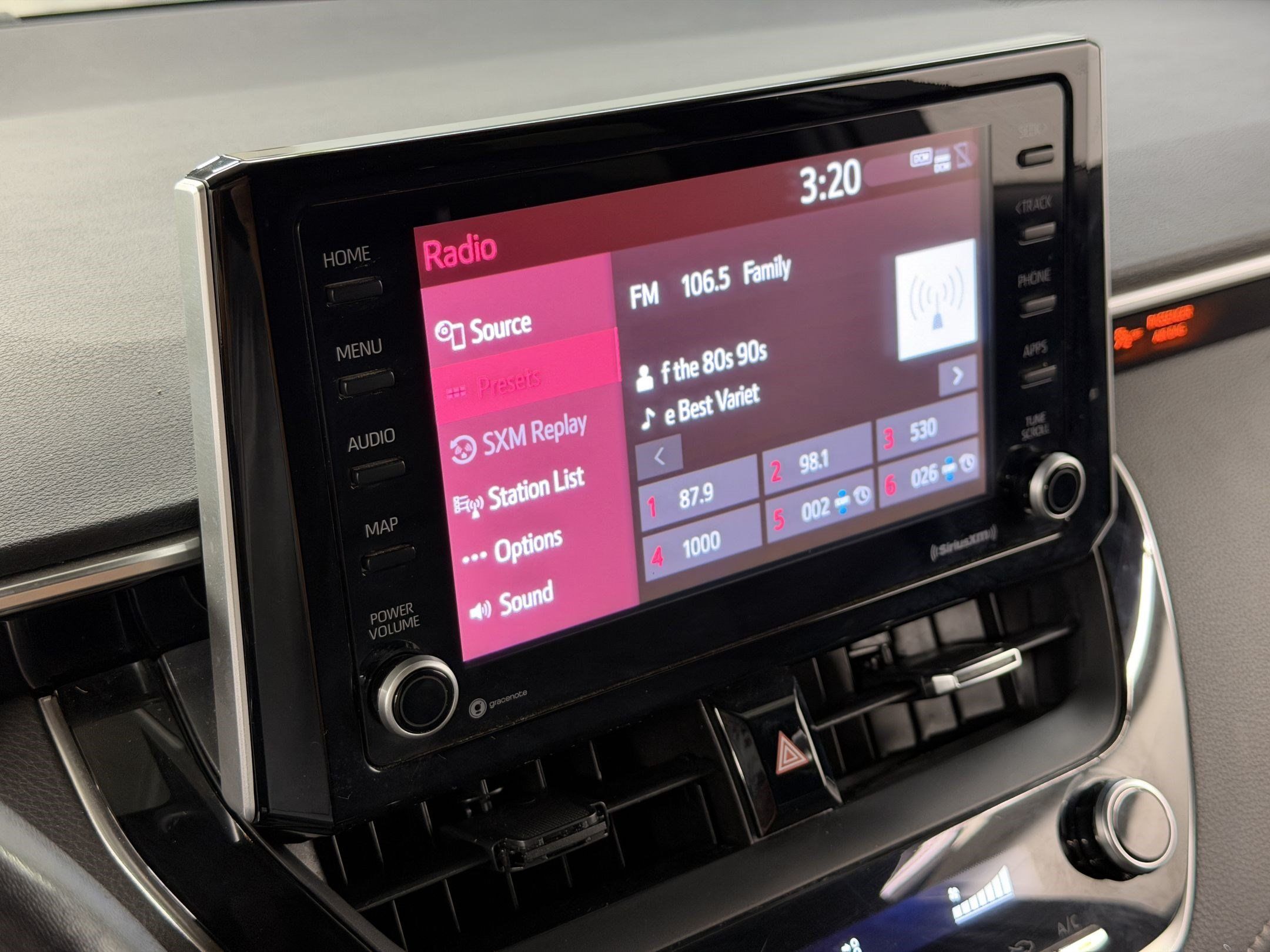 Used 2022 Toyota Corolla SE w/ Carpet Mat Package (TMS) FWD image 19