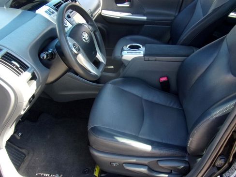Used 2012 Toyota Prius V Five image 16