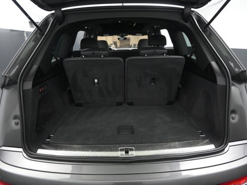 Used 2021 Audi Q7 3.0T Premium image 35