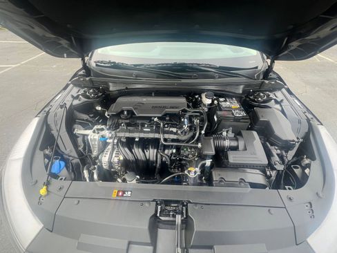 Used 2025 Kia K4 LXS image 32