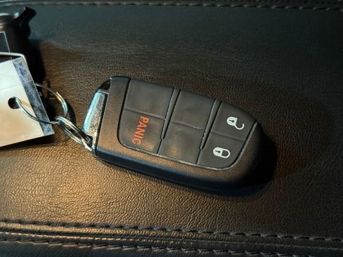 Used 2023 Jeep Compass Altitude image 29