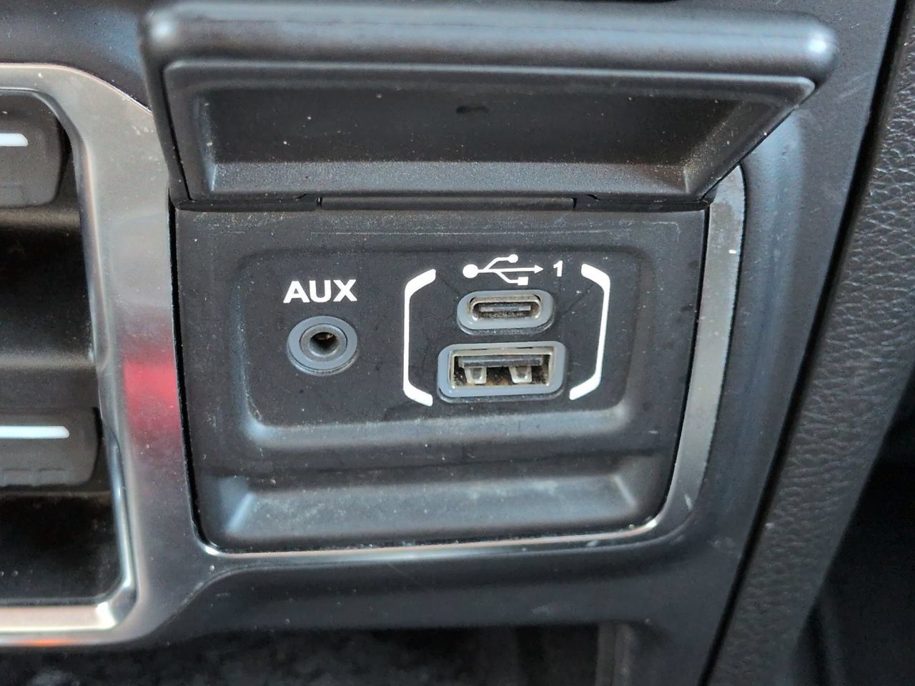 Used 2021 Jeep Wrangler Unlimited Sahara AWD/4WD image 23