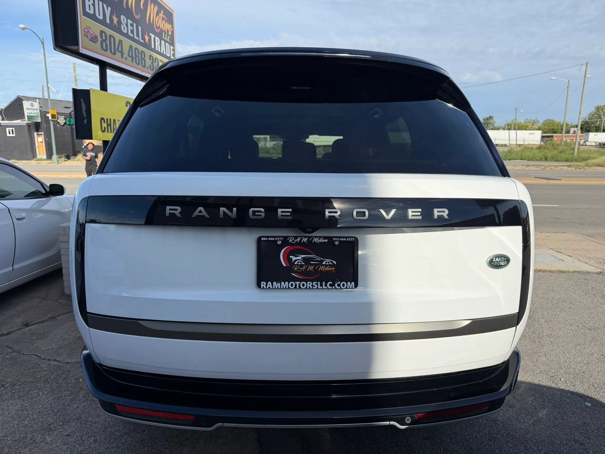 Used 2023 Land Rover Range Rover Long Wheelbase SE AWD/4WD image 4