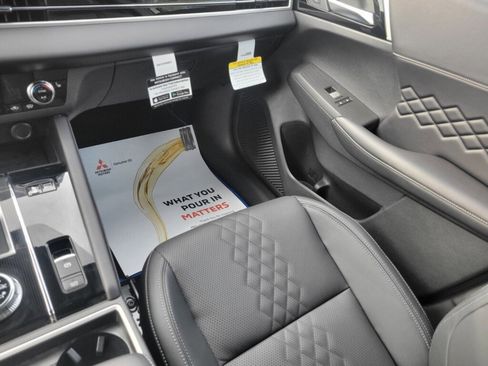 New 2025 Mitsubishi Outlander SEL Black Edition image 13