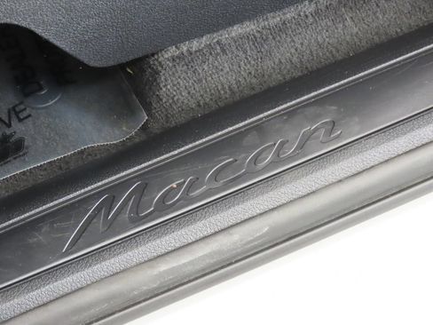 Certified 2022 Porsche Macan AWD/4WD image 40