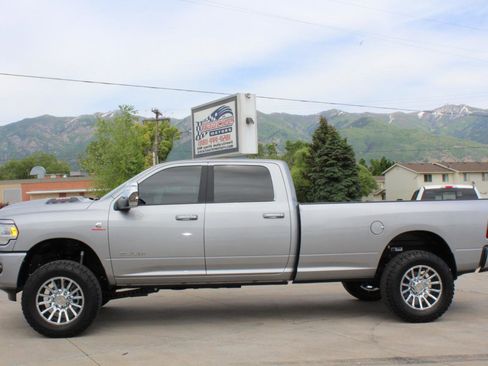 Used 2024 RAM 3500 Laramie w/ Sport Appearance Package AWD/4WD image 2