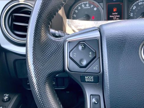 Used 2018 Toyota Tacoma TRD Off-Road AWD/4WD image 22