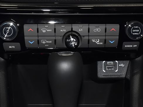 New 2026 Jeep Compass Latitude w/ Sun and Sound Group AWD/4WD image 16