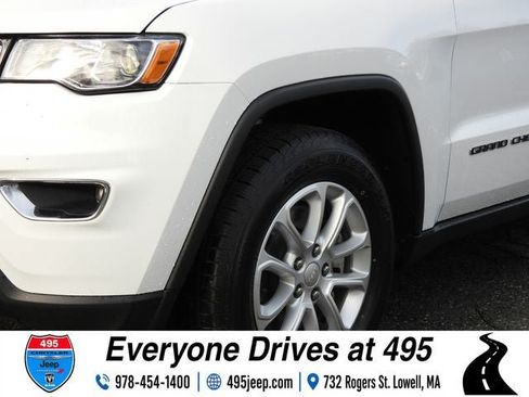 Used 2022 Jeep Grand Cherokee Laredo E AWD/4WD image 9