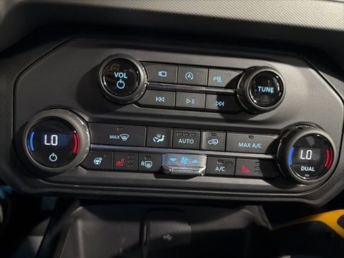 Used 2023 Ford Bronco Badlands image 34