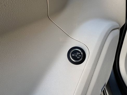 Used 2022 GMC Acadia Denali w/ Denali Ultimate Package image 32