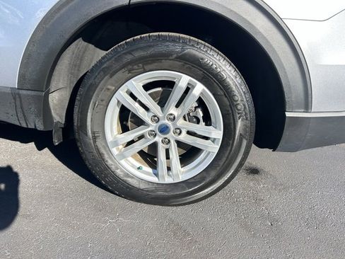 Used 2022 Ford Explorer XLT image 10